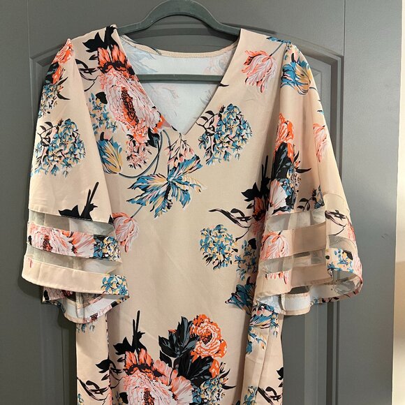Beautiful Floral Print Top - Picture 1 of 5